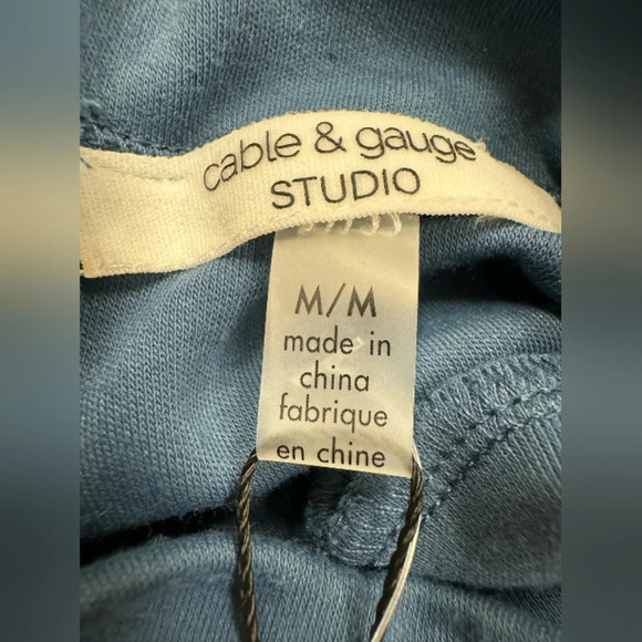 Cable & Gauge NWT Sleeveless Blue Turtleneck Size Medium - Picture 6 of 7